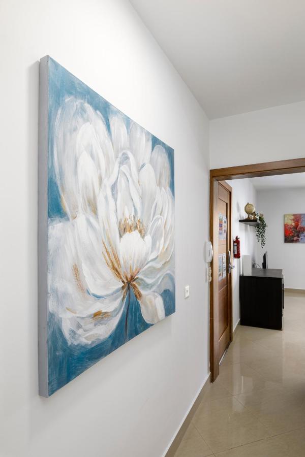 Hilltop Apartments - Stylish Comfort Living Close To The Sea, Bugibba 圣保罗湾城 外观 照片